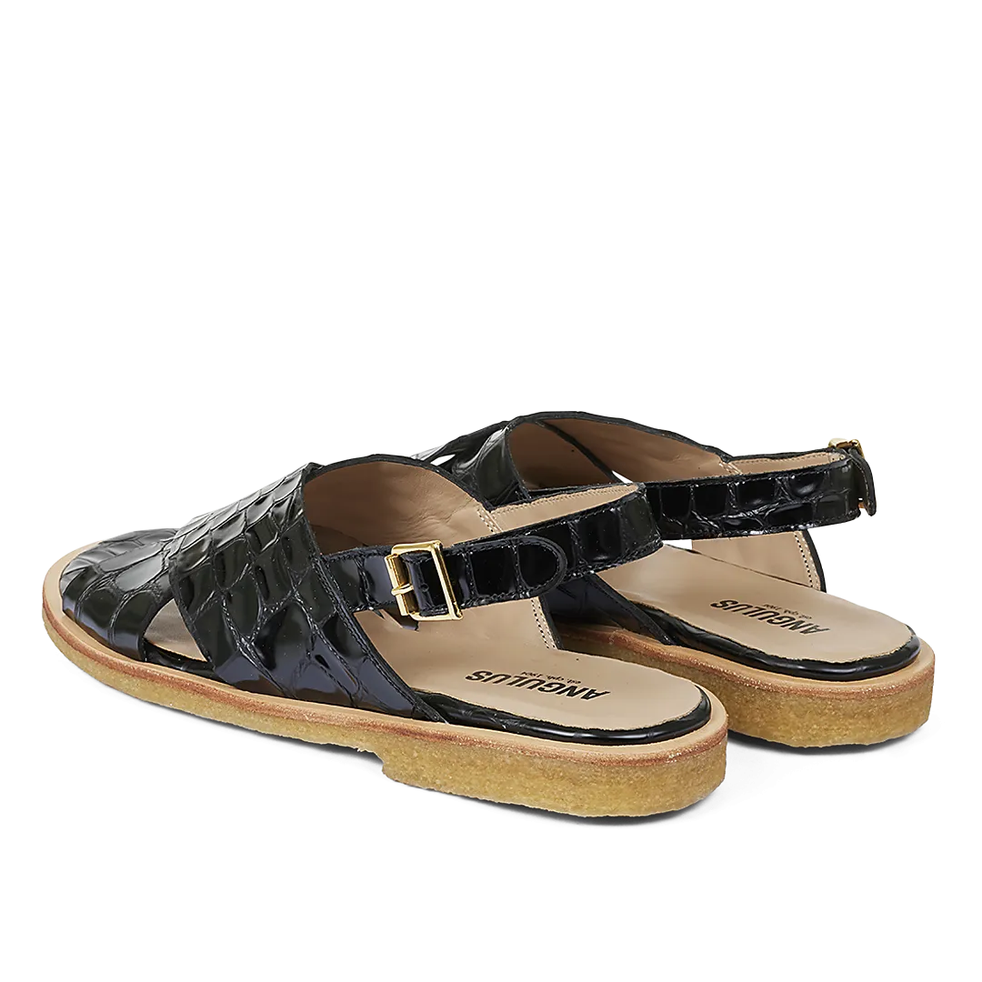 Classic cross sandal