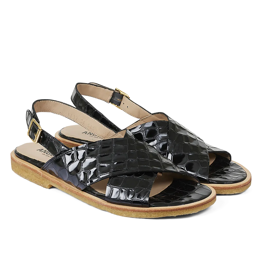 Classic cross sandal