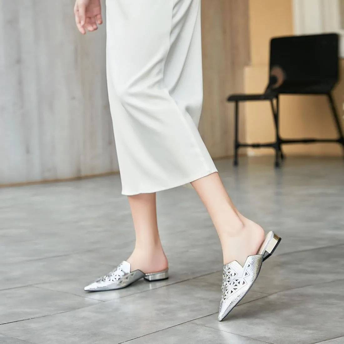 Mules for Women Pointed Toe Backless Mesh Flat Mule Casual Slides Slip On Comfortable Fashion Dress Shoes