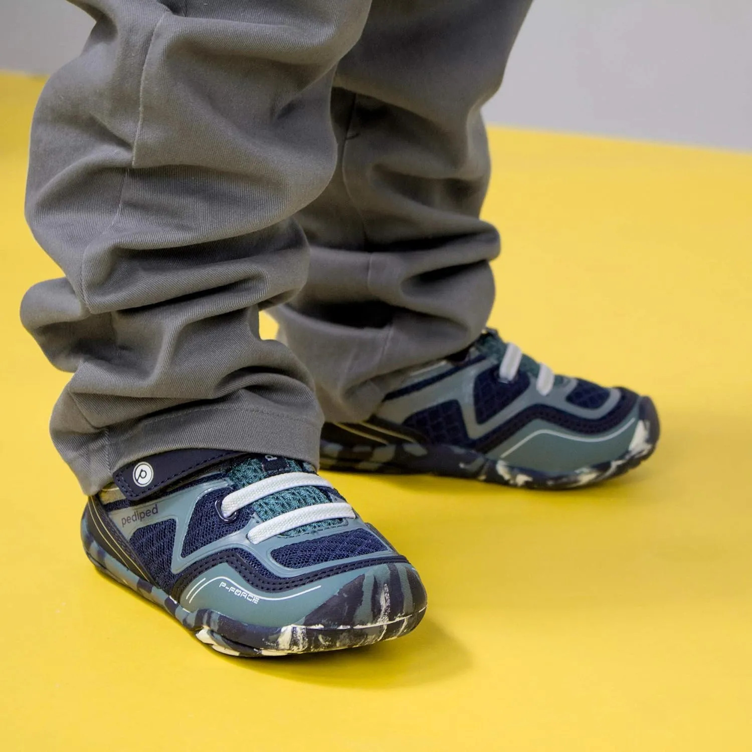 pediped Unisex-Child Force Sneaker