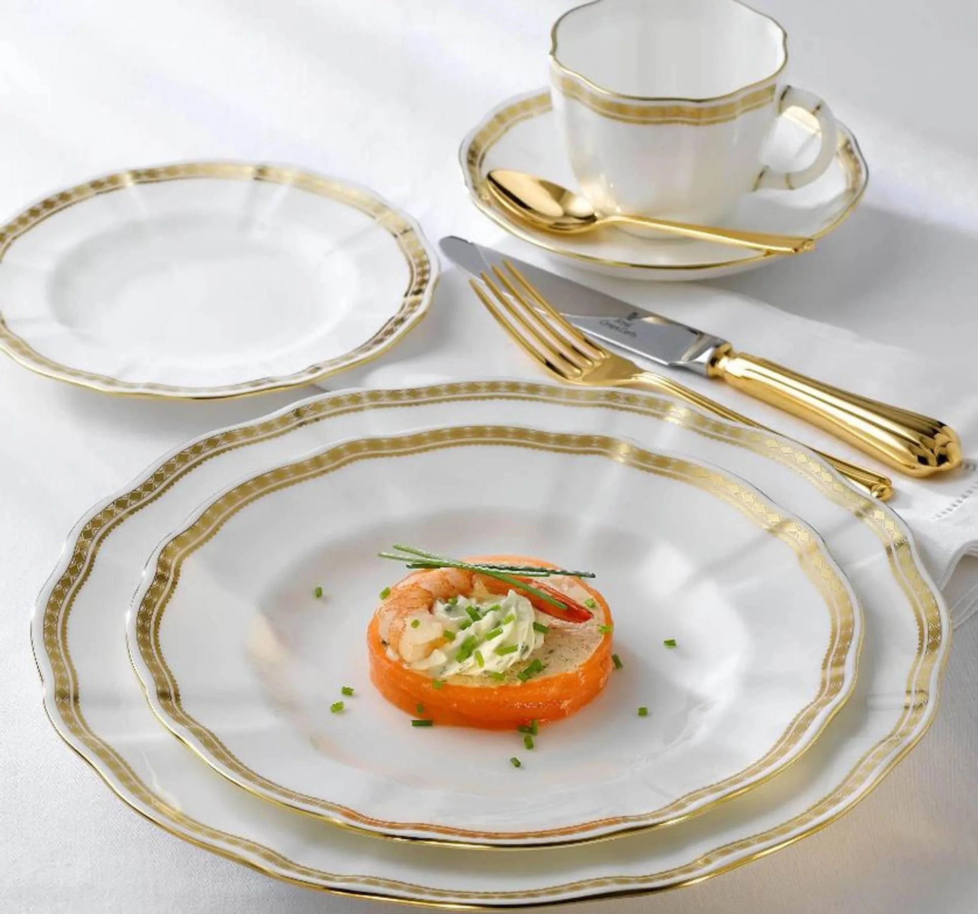 Quick turnaround Sleek Carlton Collection Gold