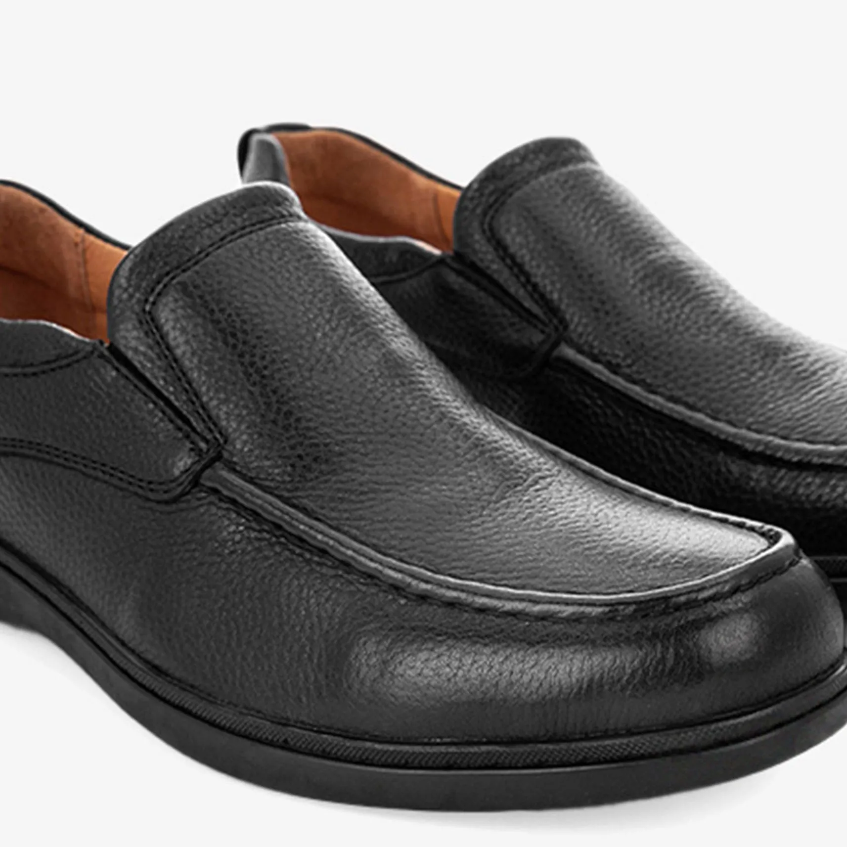 QUINCY in Black