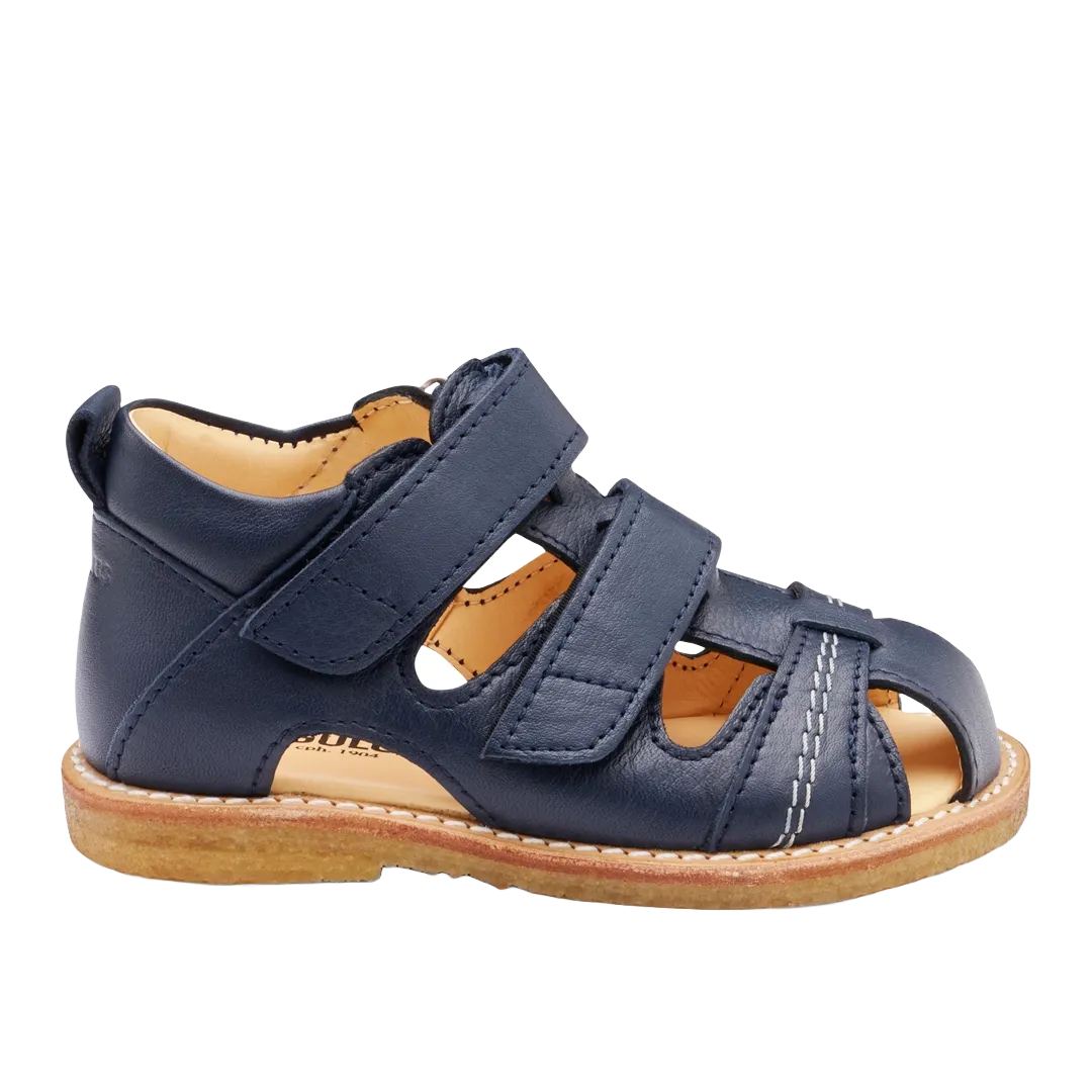 Starter sandal with velcro closure