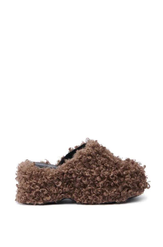 The Brown Curly Mule Shoe *SIZE DOWN RUNS REALLY BIG*