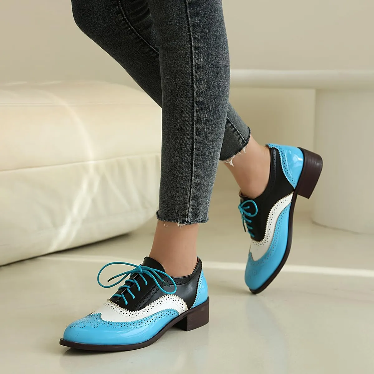 Women's Perforated Classic Lace-up Oxfords Brogue Wingtip Round Toe Derby Saddle Faux Leather Flat Shoes Evening Party Work Jeans Dress Shoes